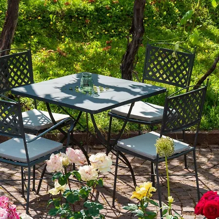 Gartenheim Tramin Hotel 3*